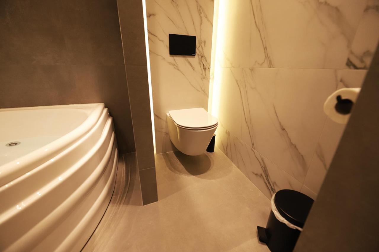 K58 Luxury Apartment Monastiraki Metro Station Acropolis Jacuzzi Athén Kültér fotó