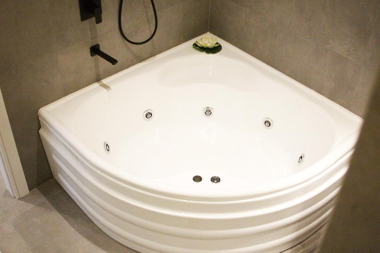 K58 Luxury Apartment Monastiraki Metro Station Acropolis Jacuzzi Athén Kültér fotó