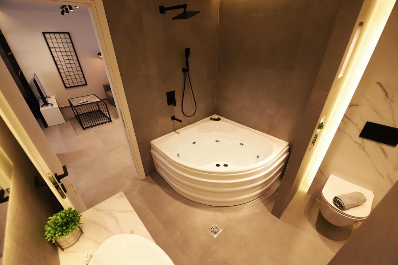 K58 Luxury Apartment Monastiraki Metro Station Acropolis Jacuzzi Athén Kültér fotó